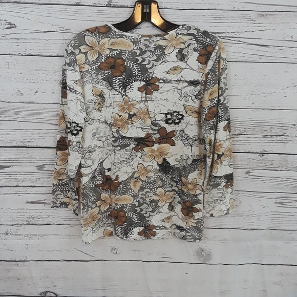 Chico's Size 0 (8-10) V-neck Stretch Top - Picture 3 of 4